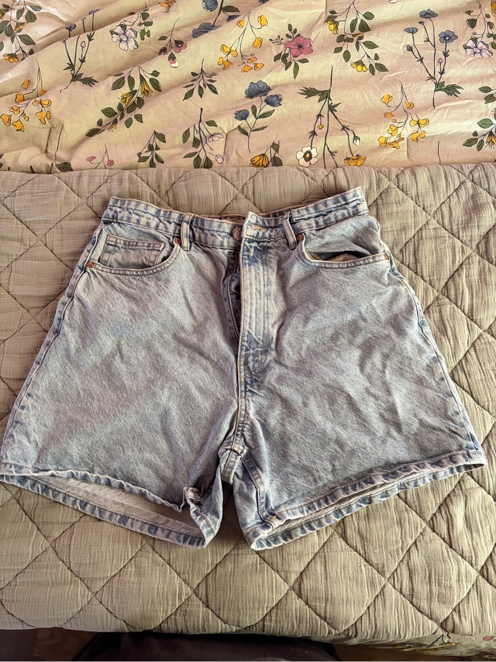 Zara High-Waist Light Wash Denim Shorts - Women's